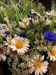 Sommarblommor i bukett.