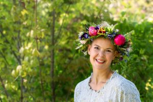 Sara Bäckmo med krans