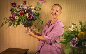 Sara visar sitt första arrangemang