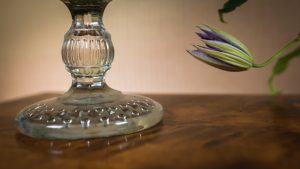 Detaljbild på Saras första arrangemang