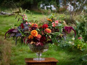 Snittblommor i ett arrangemang.