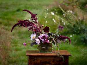 En vacker arrangemang av blommor