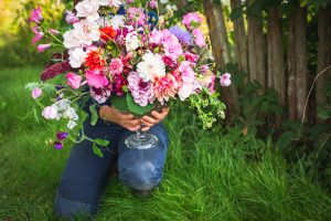 Rosa blomsterarrangemang