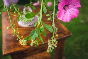 Rosa blomsterarrangemang