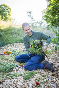 Binda bukett från pallkrage