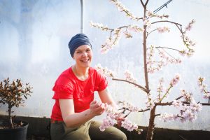 Sara pollinerar persikoträd